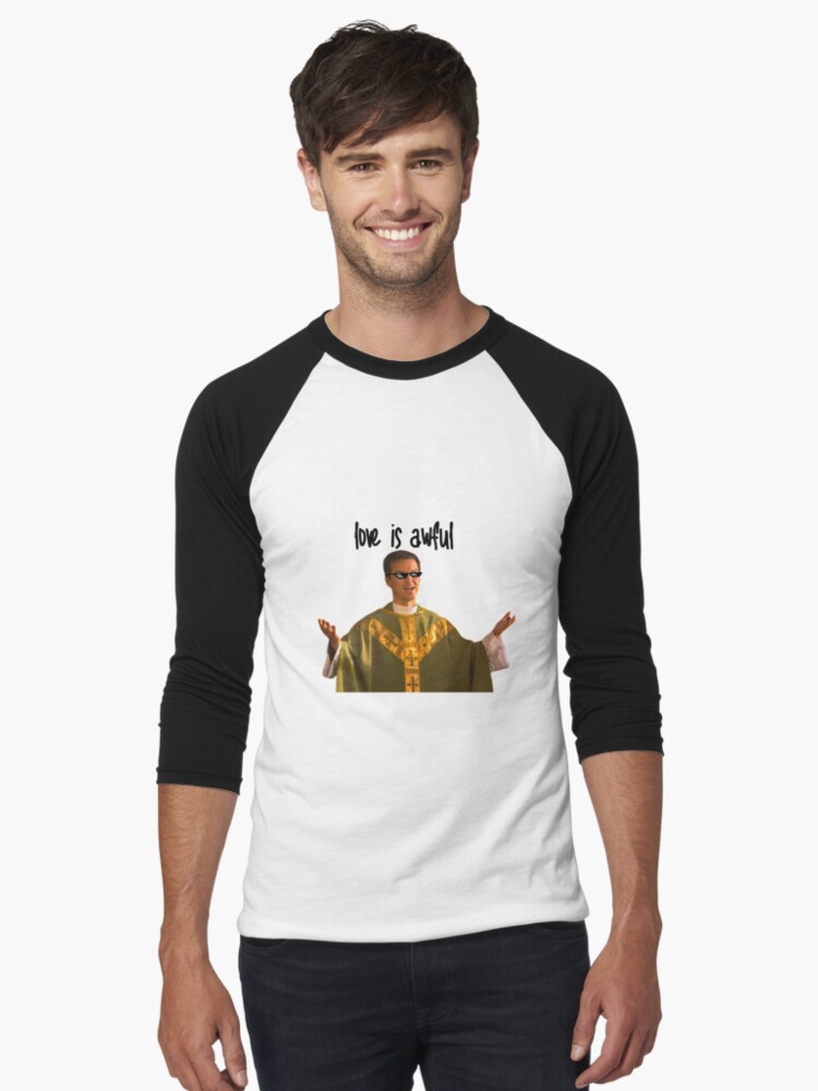 Imagen 1 de 3, Camiseta ¾ estilo béisbol con la obra Sacerdote caliente, diseñada y vendida por bloomby.