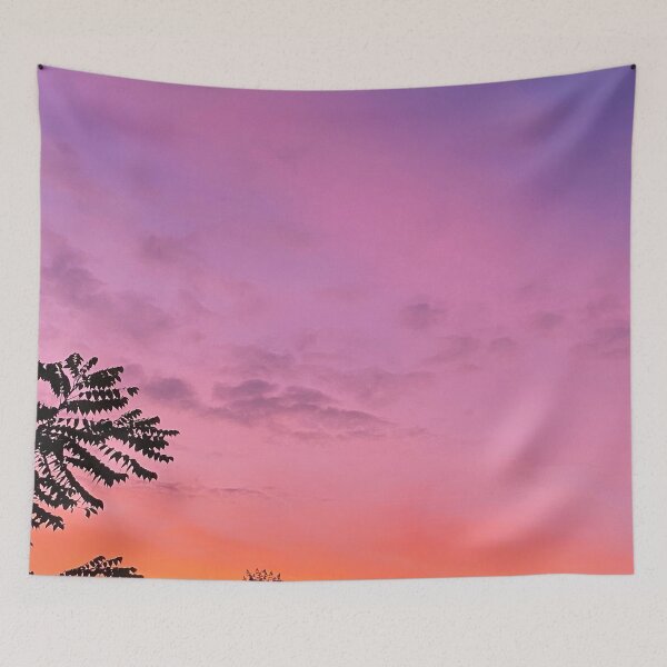 Aperçu de l'œuvre Coucher de soleil dégradé rose et orange vibrant créée et vendue par cloudedsunset.