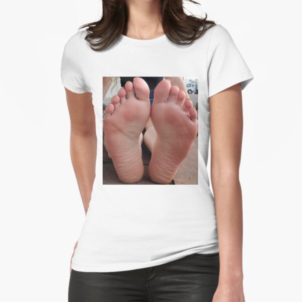 Bare feet, barefoot Fitted T-Shirt