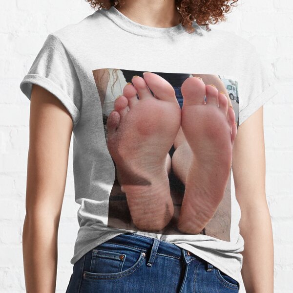 Bare feet, barefoot Classic T-Shirt