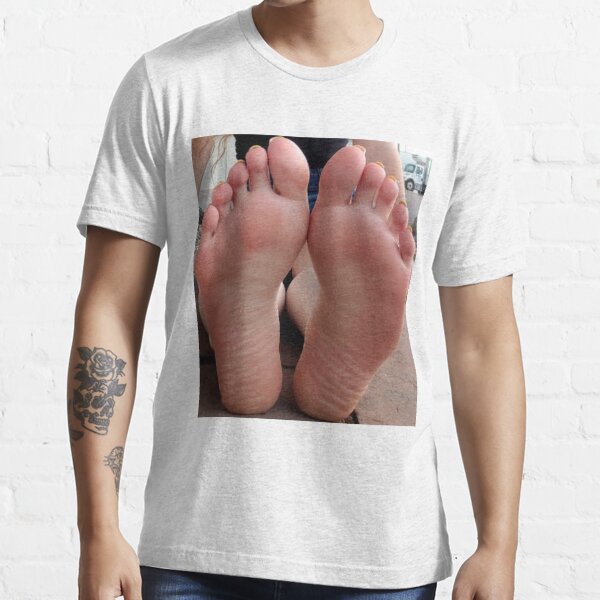 Bare feet, barefoot Essential T-Shirt