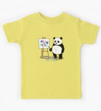 Pandas paint colorful pictures. Kinder T-Shirt