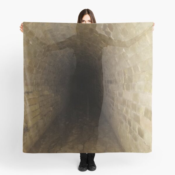 Canal tunnel, Darkness Scarf