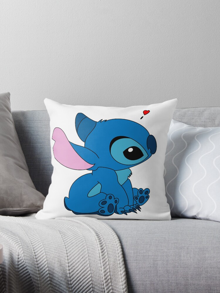 Coussin for Sale avec l'œuvre « Stitch de Lilo et Stitch :) » de l'artiste  Giah Sharf