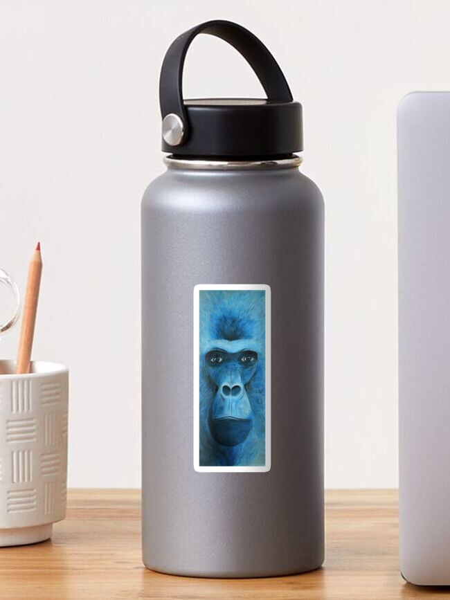 Thumbnail 1 von 3, Sticker, Der große blaue Gorilla beobachtet dich. designt und verkauft von LillianBerthel.