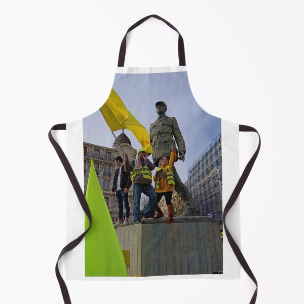Item preview, Gilet jaunes and De Gaulle designed and sold by Random Railways.