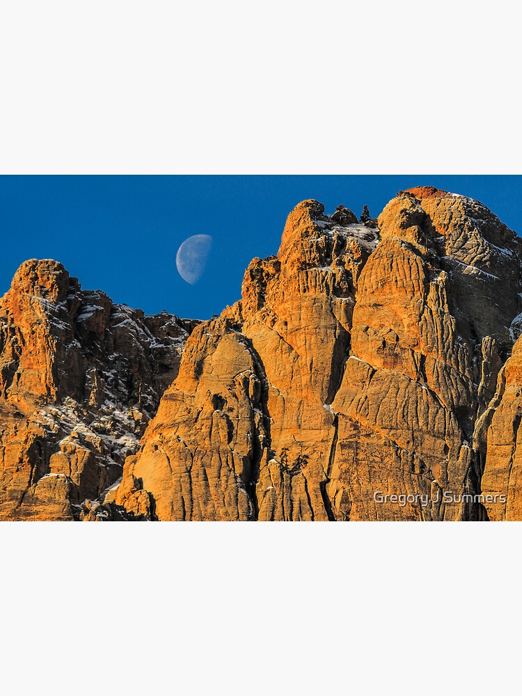 Red Rock Canyon Moon Set by nikongreg