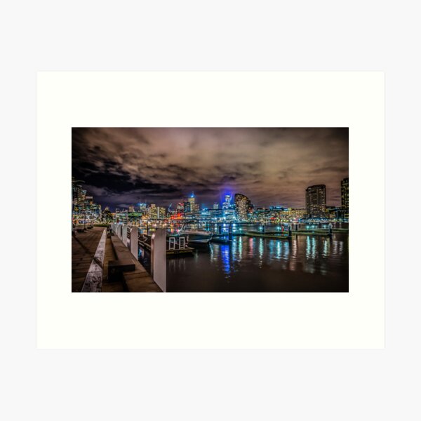 Aperçu de l'œuvre Melbourne At Night créée et vendue par Russell Charters.