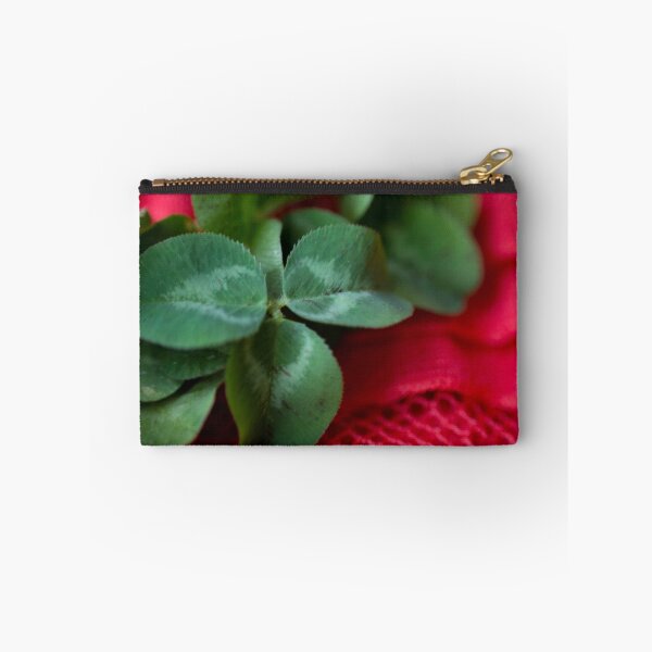 Aperçu de l'œuvre Trèfle et cramoisi créée et vendue par TinyCameraNinja.