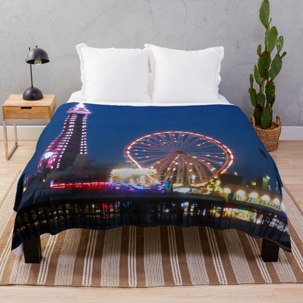 Vista previa del artículo con la obra «Luces de la playa de Blackpool por la noche», diseñado y vendido por Andrew Morrell.