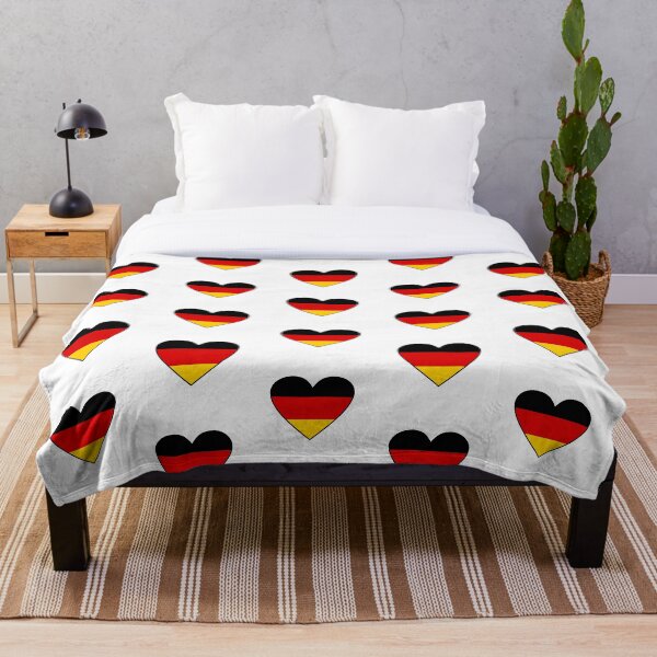 Artikelvorschau, Deutsche Flagge. Deutschland Flagge. Liebe Deutschland Herz Flagge. Geschenke für Deutsche. entworfen und verkauft von GraceTee.