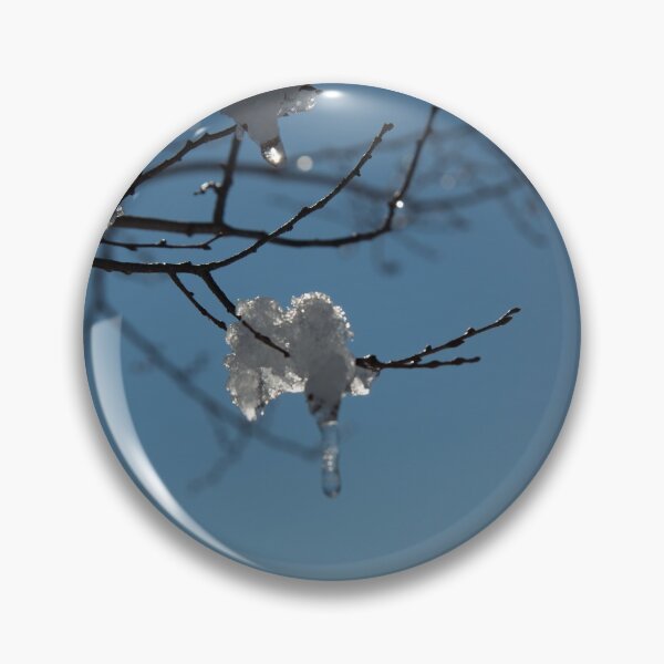 Aperçu de l'œuvre Glaçons sur l'arbre créée et vendue par TinyCameraNinja.