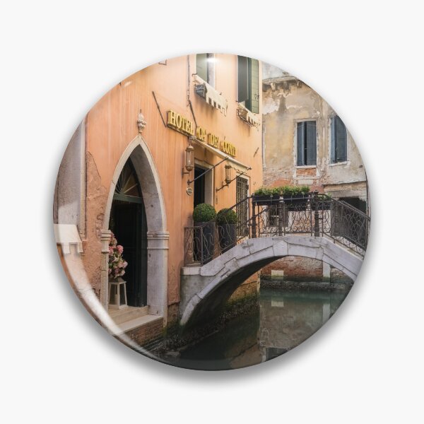 Artikelvorschau, Klassische venezianische - Rio de San Zanivoro-Kanaldrehung und köstliche Brücke entworfen und verkauft von Georgia Mizuleva.