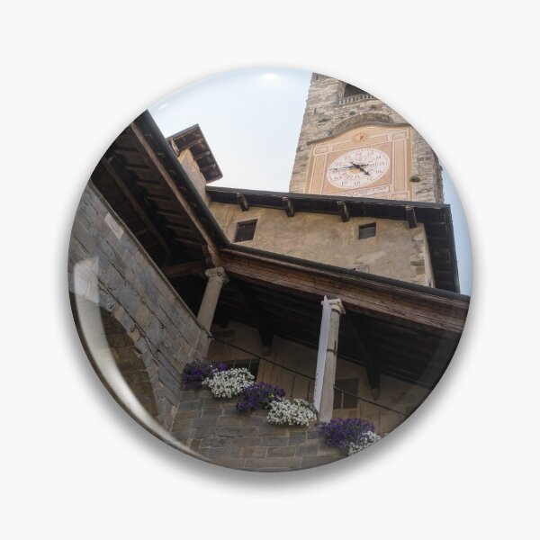 Artikelvorschau, Torre del Campanone - Wunderbares mittelalterliches Erbe der Bergamos entworfen und verkauft von Georgia Mizuleva.