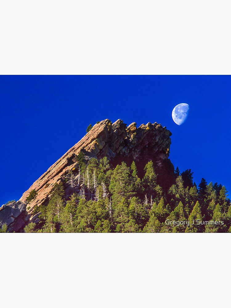 First Flatiron Moonset by nikongreg