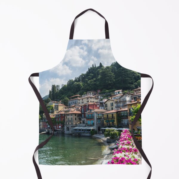 Artikelvorschau, Bildschöne Uferpromenade - Charismatisches Varenna am Comer See, Lombardei, Italien entworfen und verkauft von Georgia Mizuleva.