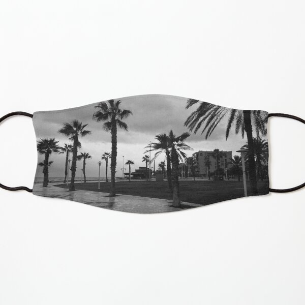 Palm tree seafront, stormy day, Malaga (monochrome) Kids Mask