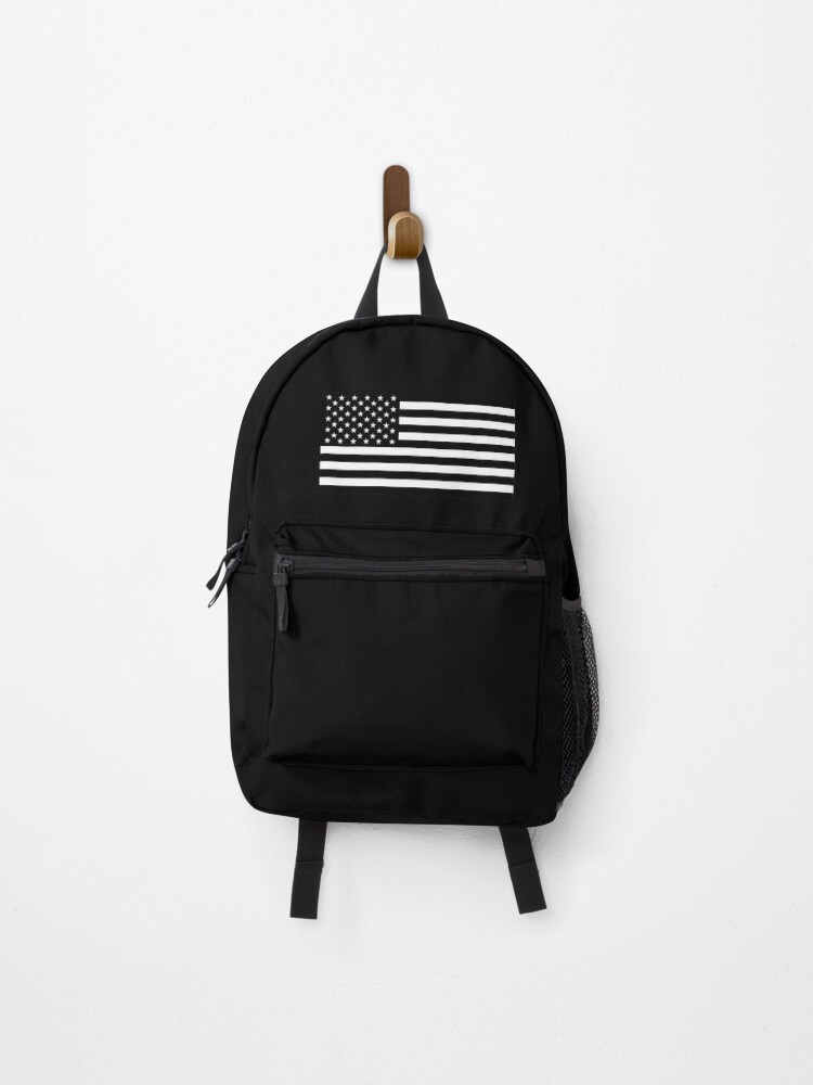 Sac à dos for Sale avec l'œuvre « Drapeau américain noir et blanc