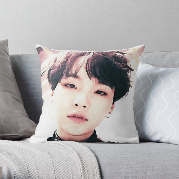 https://ih1.redbubble.net/image.1463916513.8316/throwpillow,small,600x-bg,f8f8f8-c,0,120,600,600.jpg