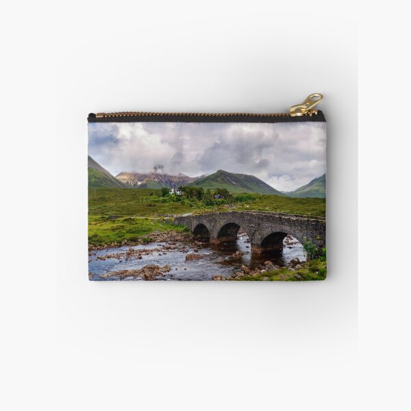 Artikelvorschau, Rote Cuillin-Bergkette und Sligachan-Brücke entworfen und verkauft von Phillip Thornton.