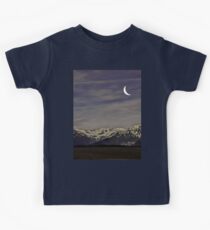 Camiseta para niños Crescent Moon Over the Mountains
