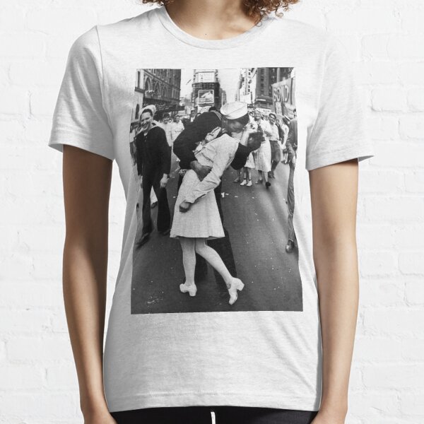 Times Square V/J-Day Kiss Essential T-Shirt