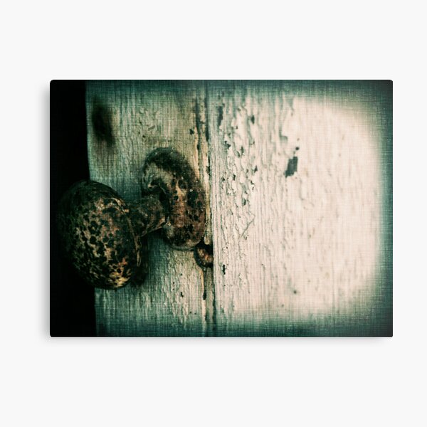 Aperçu de l'œuvre Vintage Door Knob rusted rustic white door créée et vendue par jemvistaprint.