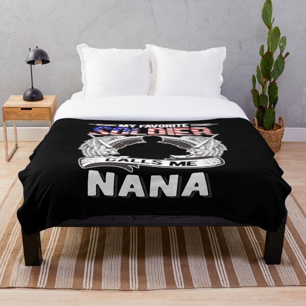 Aperçu de l'œuvre My Favorite Soldier Calls Me Nana - Proud Army Grandma - Military Nana Gift créée et vendue par DesignCube.