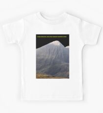 Carrauntoohil-Ireland's Highest Mountain 1038m (T-SHIRT) Kids Tee