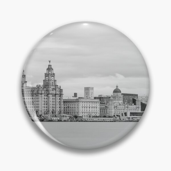 Artikelvorschau, Letterbox crop of the Liverpool skyline in monochrome entworfen und verkauft von wellsie82.