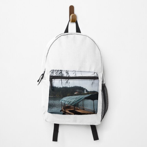 Artikelvorschau, Nebliges Boot und Flusslandschaft in Bled, Slowenien entworfen und verkauft von Mari's Photography.