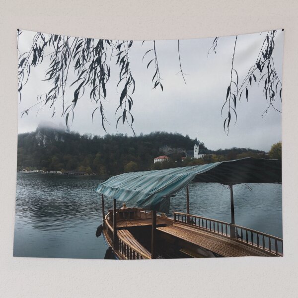 Artikelvorschau, Nebliges Boot und Flusslandschaft in Bled, Slowenien entworfen und verkauft von Mari's Photography.