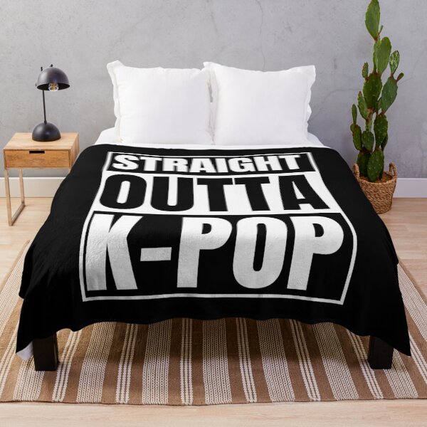 Artikelvorschau, Straight Outta K-Pop: K-Pop Merch: K-Pop Geschenke entworfen und verkauft von SJRoil.