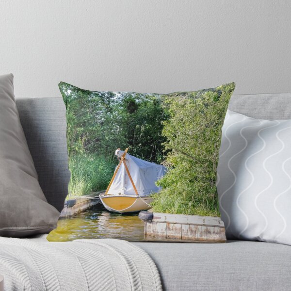 Artikelvorschau, Wooden boat moored in the Norfolk Broads entworfen und verkauft von yackers1.