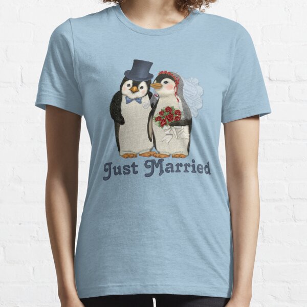 Penguin Wedding - Just Married Essential T-Shirt