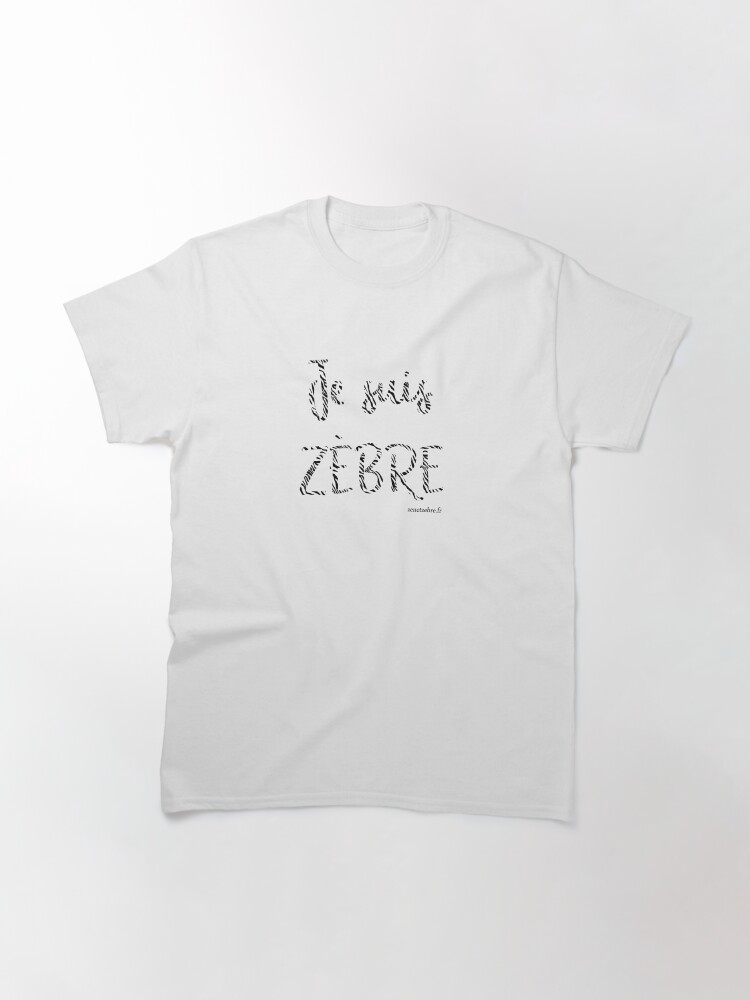 Aperçu 3 sur 7. T-shirt classique avec l'œuvre Je suis zèbre créée et vendue par AudreyJanvier.