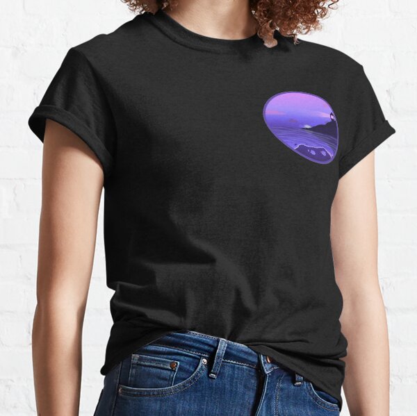 Ein Leuchtturm am Ufer Classic T-Shirt
