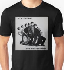 Camiseta unisex UN PASO MÁS ALLÁ DE LA LOCURA