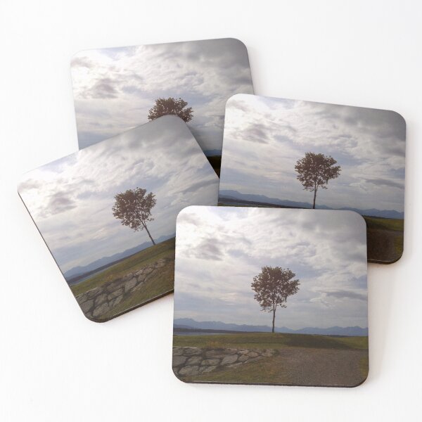 Item preview, La soledad majestuosa: un árbol icónico que se yergue orgulloso en el parque designed and sold by WhimsyHeartCrafts - TonnyFroyen.com.
