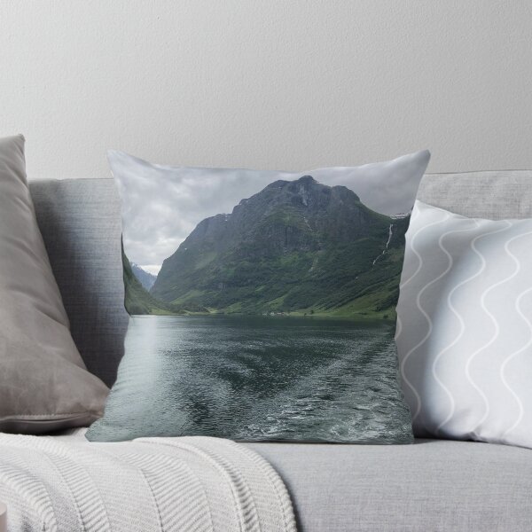 Item preview, Olas menores frente a montañas nubladas designed and sold by aBodizeR.