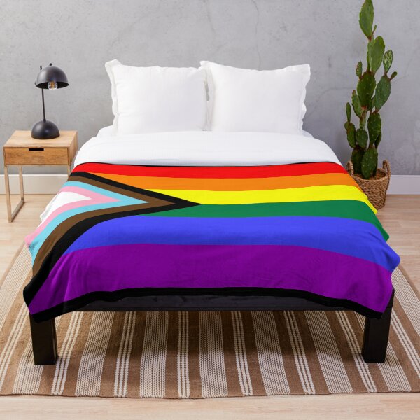 Aperçu de l'œuvre Grand drapeau imprimé Progress Pride créée et vendue par SimplyPride.