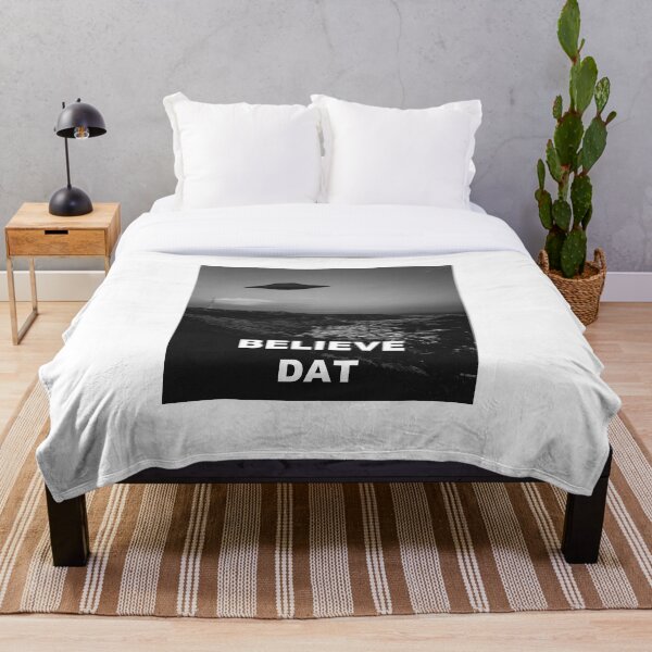 Aperçu de l'œuvre Chemise UFO BELIEVE DAT créée et vendue par GaitGraphix.