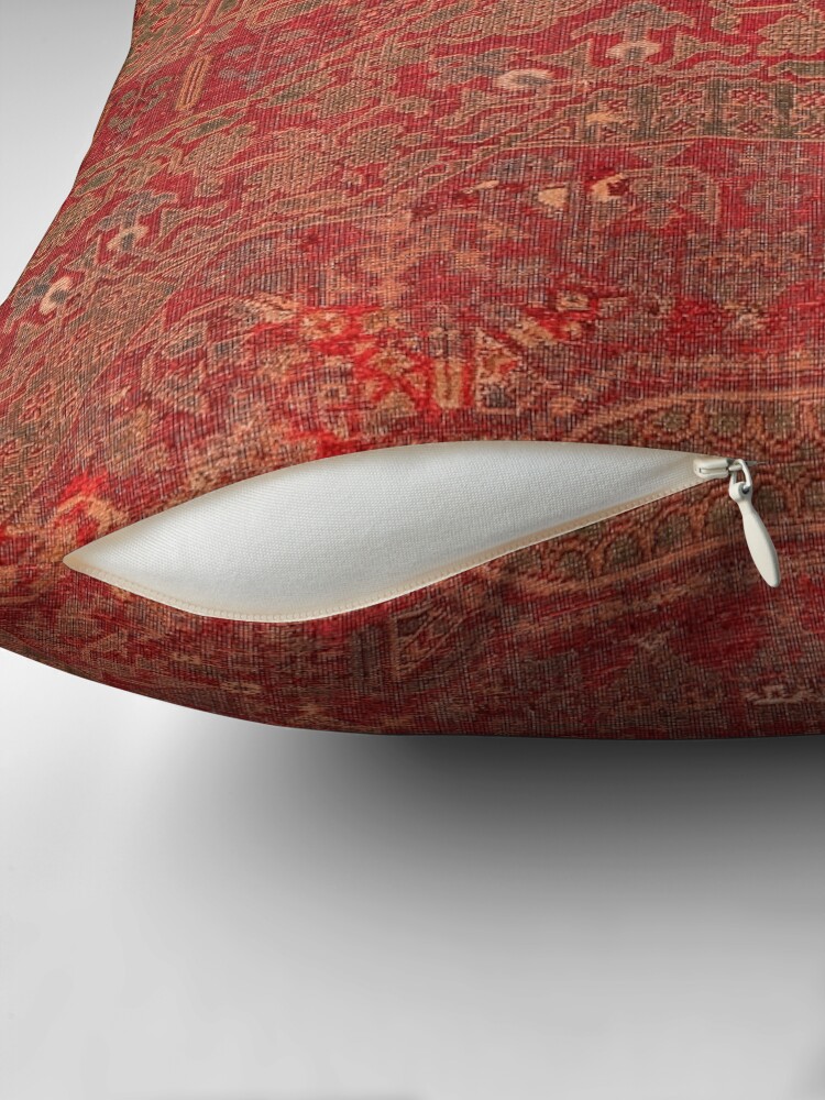Aperçu 2 sur 4. Coussin avec l'œuvre Bohemian Medallion II / / 15ème siècle vieux motif de tapis décoratif orné coloré rouge vert en détresse créée et vendue par vintagepatterns.