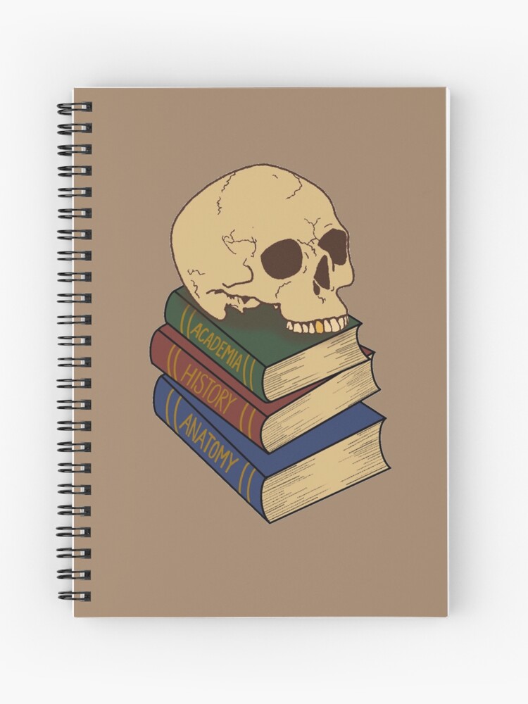 Cuaderno de espiral «Cráneo de Dark Academia en pila de libros» de easears  | Redbubble