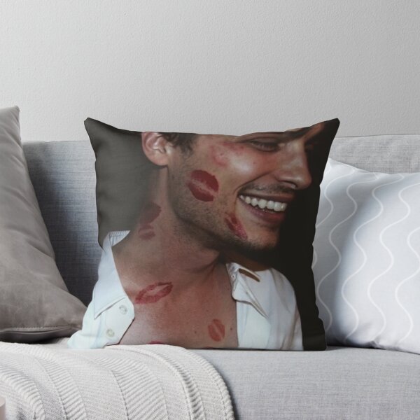 Artikel-Vorschau von Matthew Grey Gubler Lippenstift Flecken, designt und verkauft von zaynabsiddiqui.