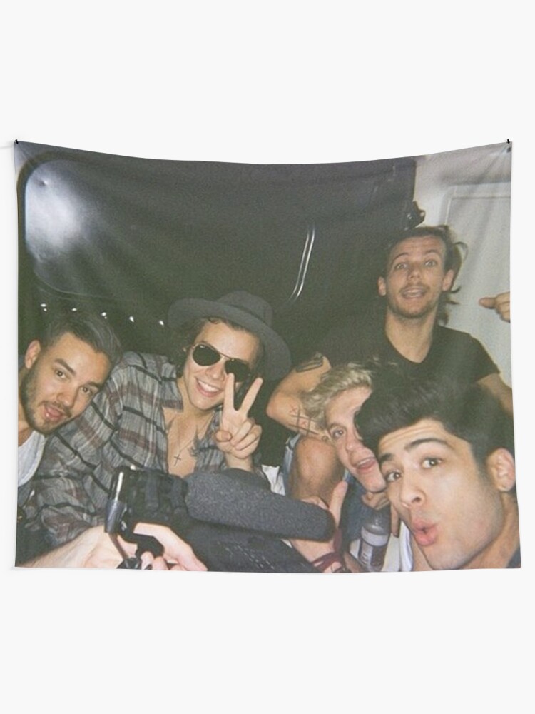 Alternate view of 1 d breadvan throwback 2014 Tapestry