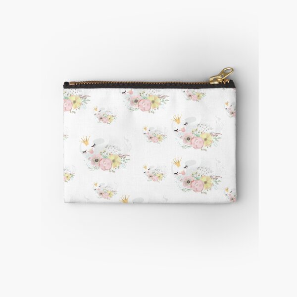 Artikelvorschau, Netter Schwan in einem Blumenbeet entworfen und verkauft von JacieDesigns.