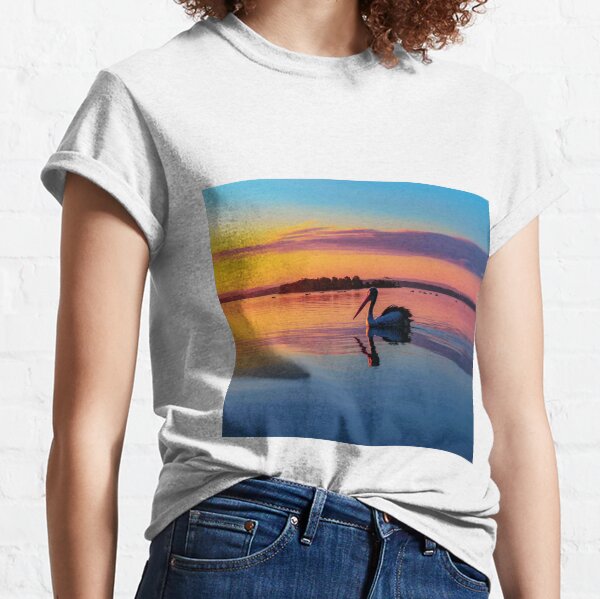 Pelican swimming Classic T-Shirt