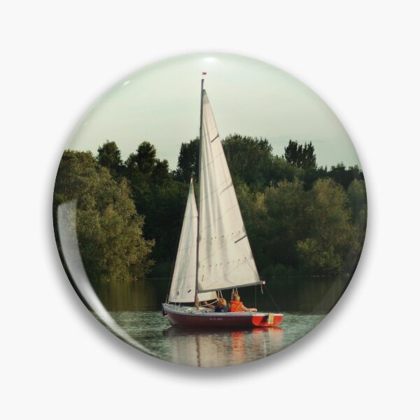 A beautiful sailing evening on the lake Pin