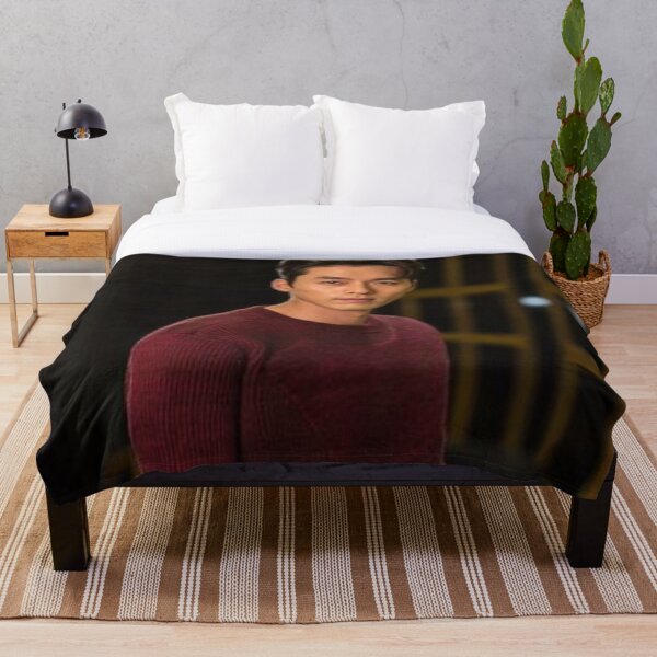 Hyun Bin Throw Blanket